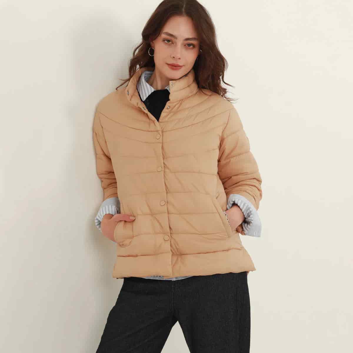 Chaqueta acolchada cuello alto - miniatura 10