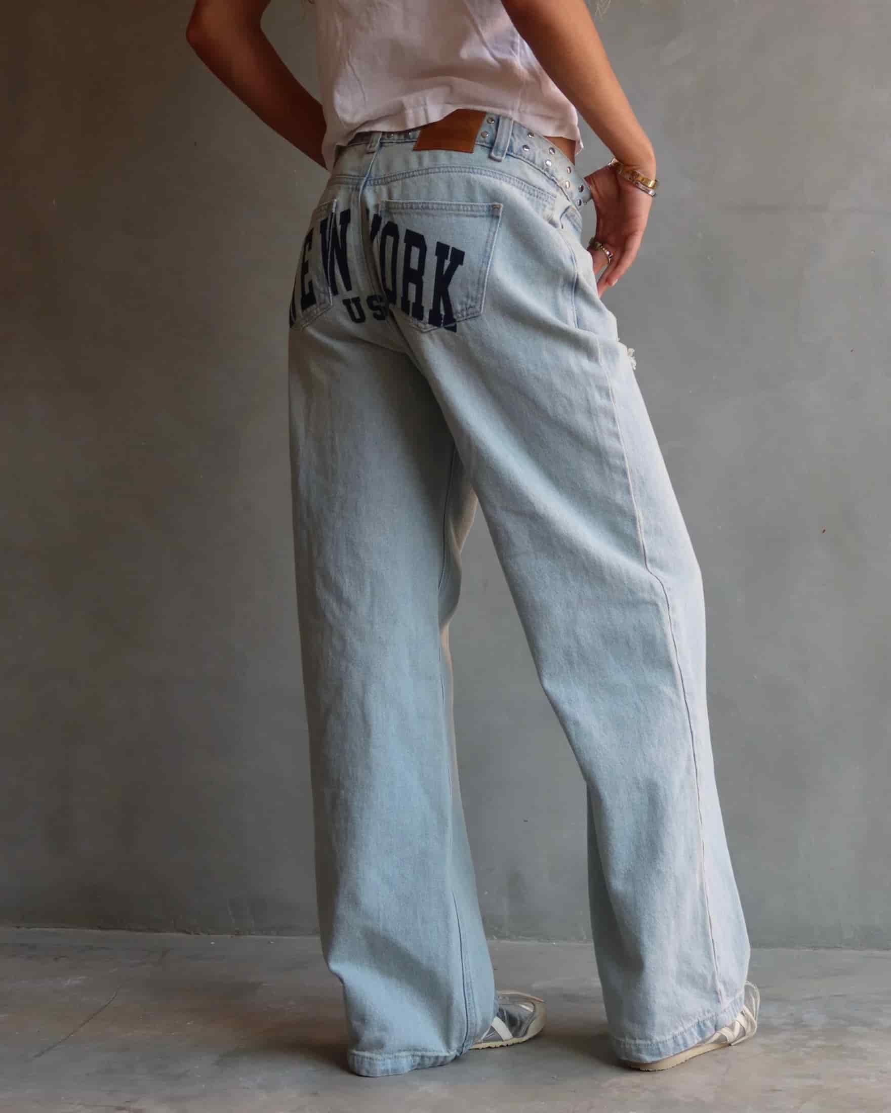 JEAN NEW YORK STUDDED RELAXED FIT AZUL CLARO - miniatura 4