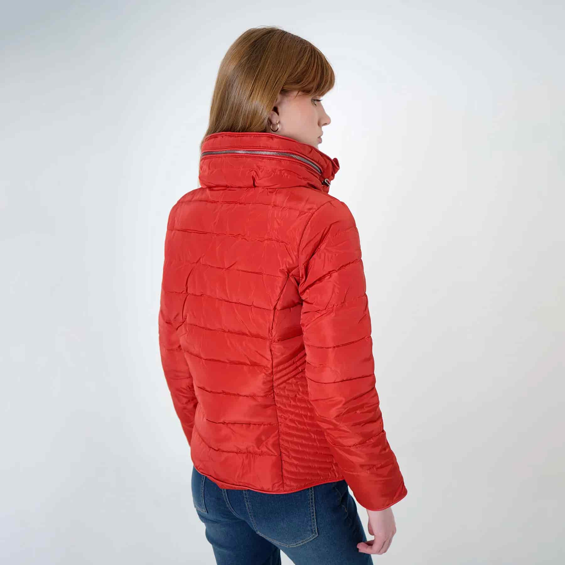 Chaqueta acolchada cuello alto con capucha interna - miniatura 57