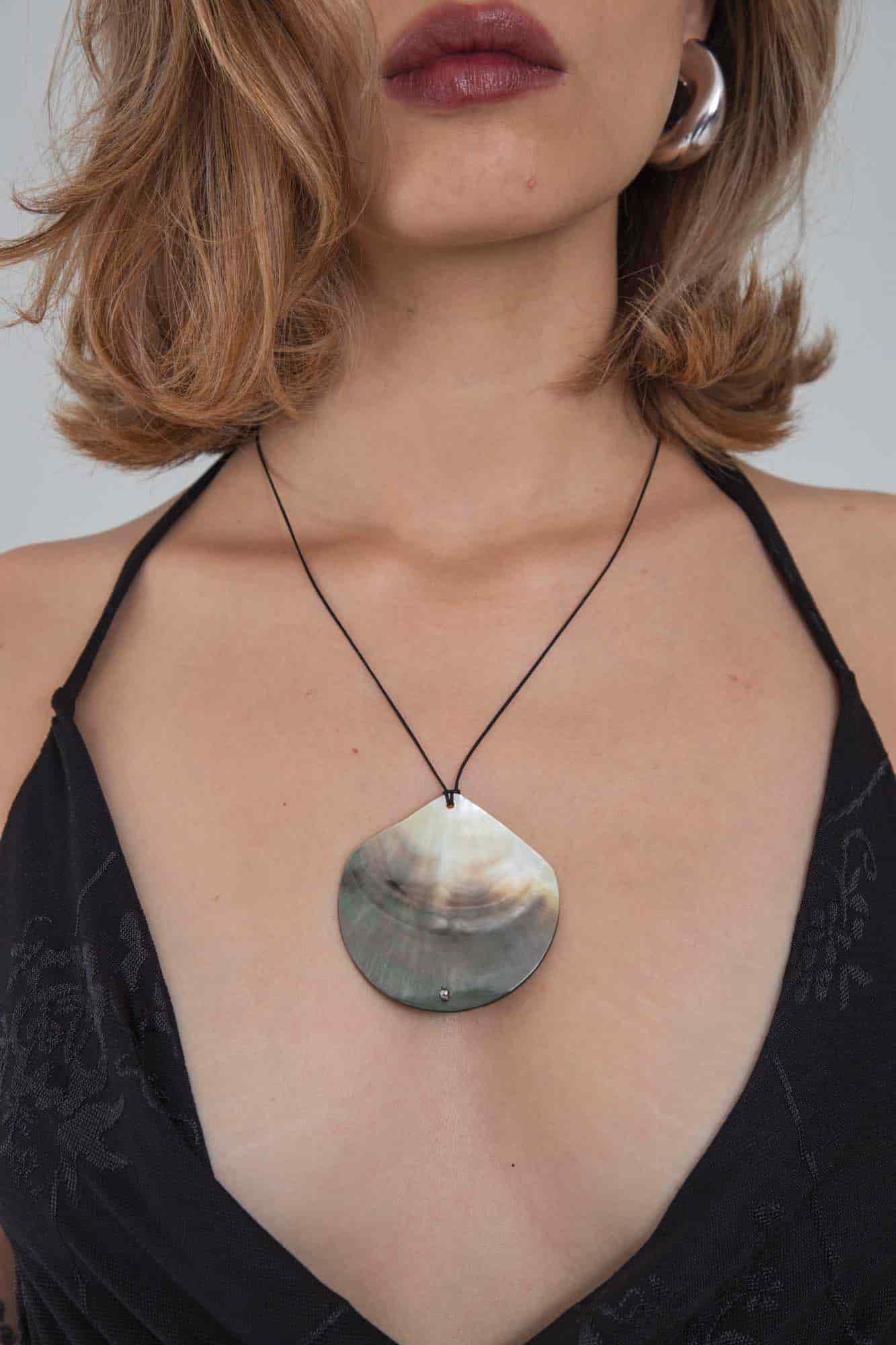 SHELL PENDANT NECKLACE - miniatura 1