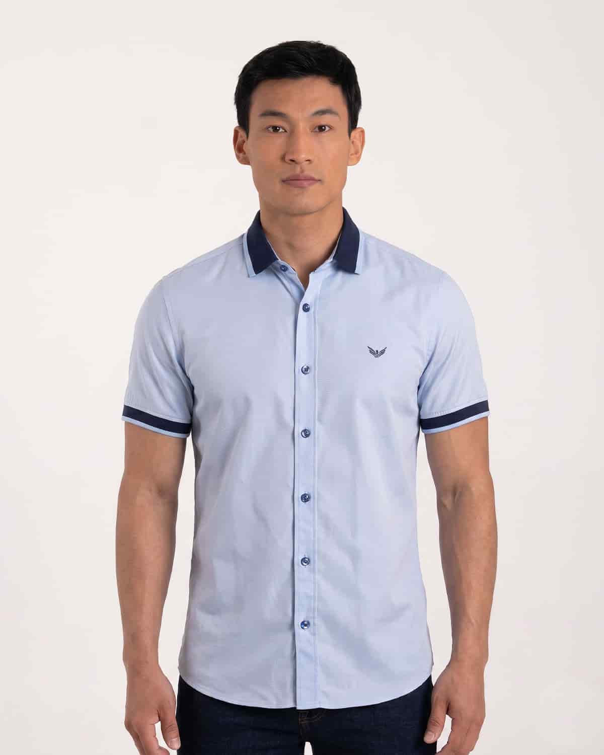 Camisa slim celeste manga corta para hombre - miniatura 1