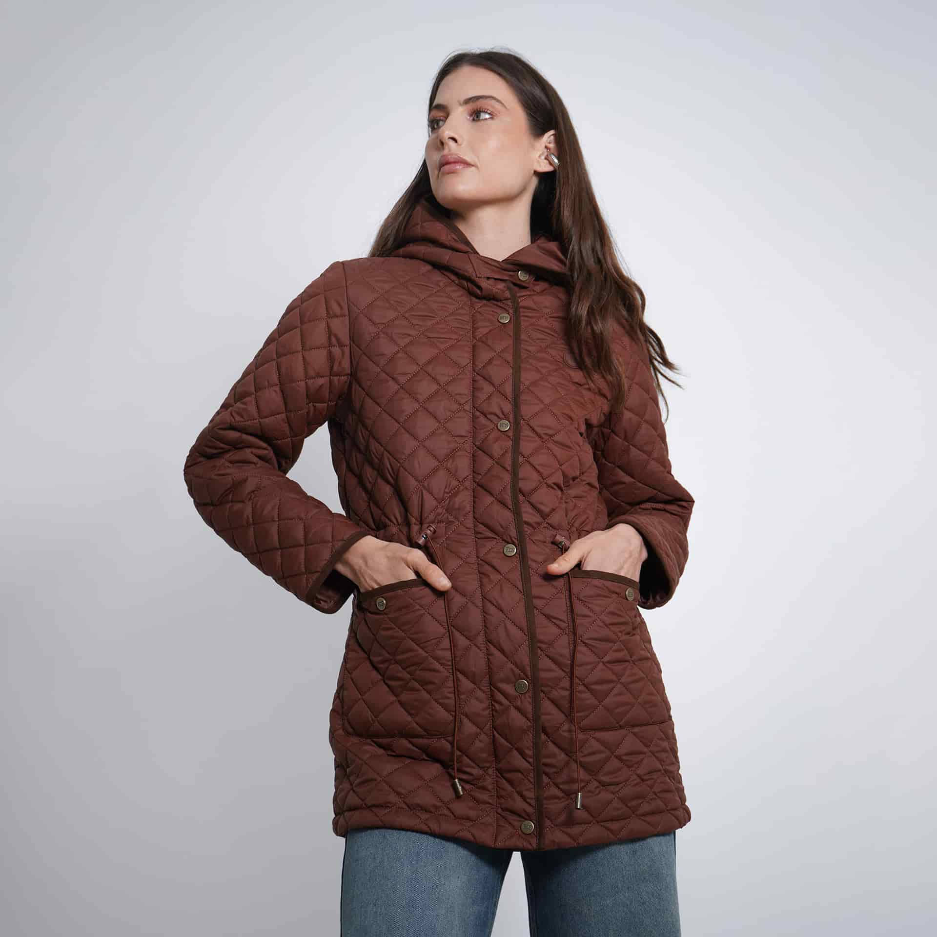 Chaqueta acolchada larga cuello alto con capucha y ajuste en cintura - miniatura 20