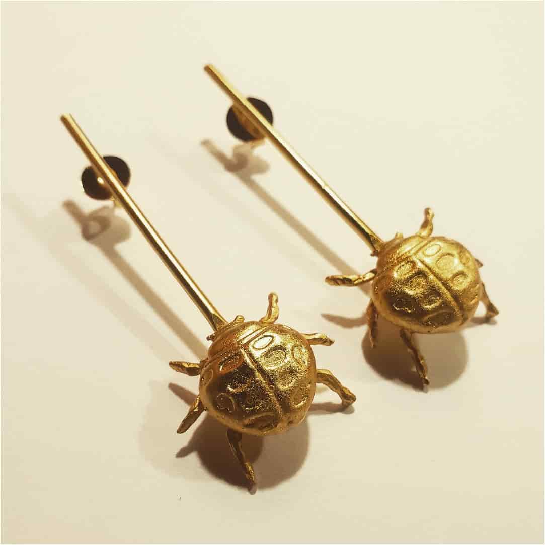 Aretes largos con mariquita pequeña - miniatura 3