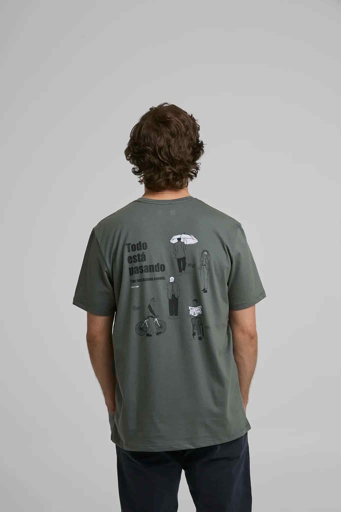 Camiseta Todo está Pasando Gris - miniatura 2