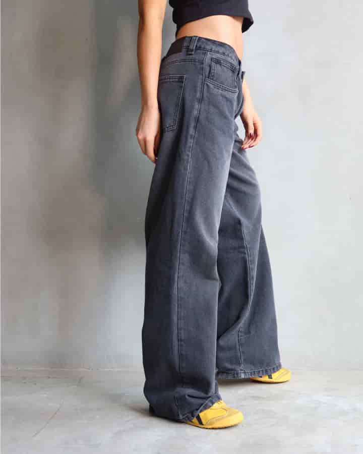 JEAN LOW WIDE FIT TIRO BAJO ANCHO NEGRO - miniatura 4
