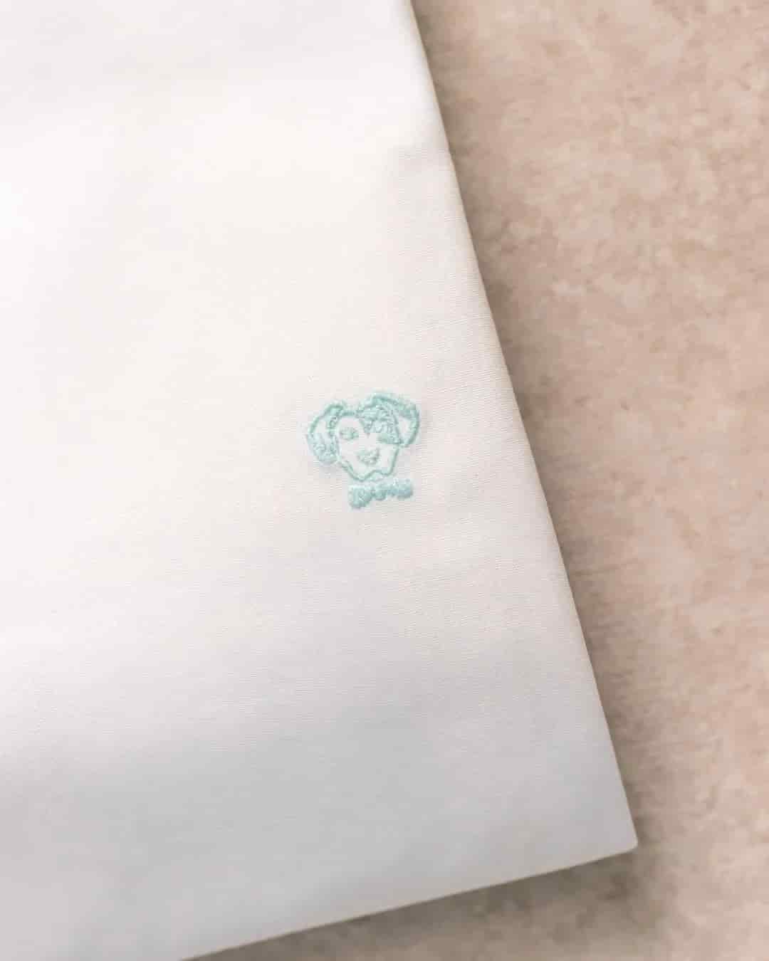 Camisa Antimanchas Popelina Blanco Logo Azul Claro - miniatura 9