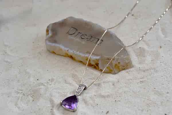 Dije Amatista con Diamantes en Oro blanco 18K - miniatura 2