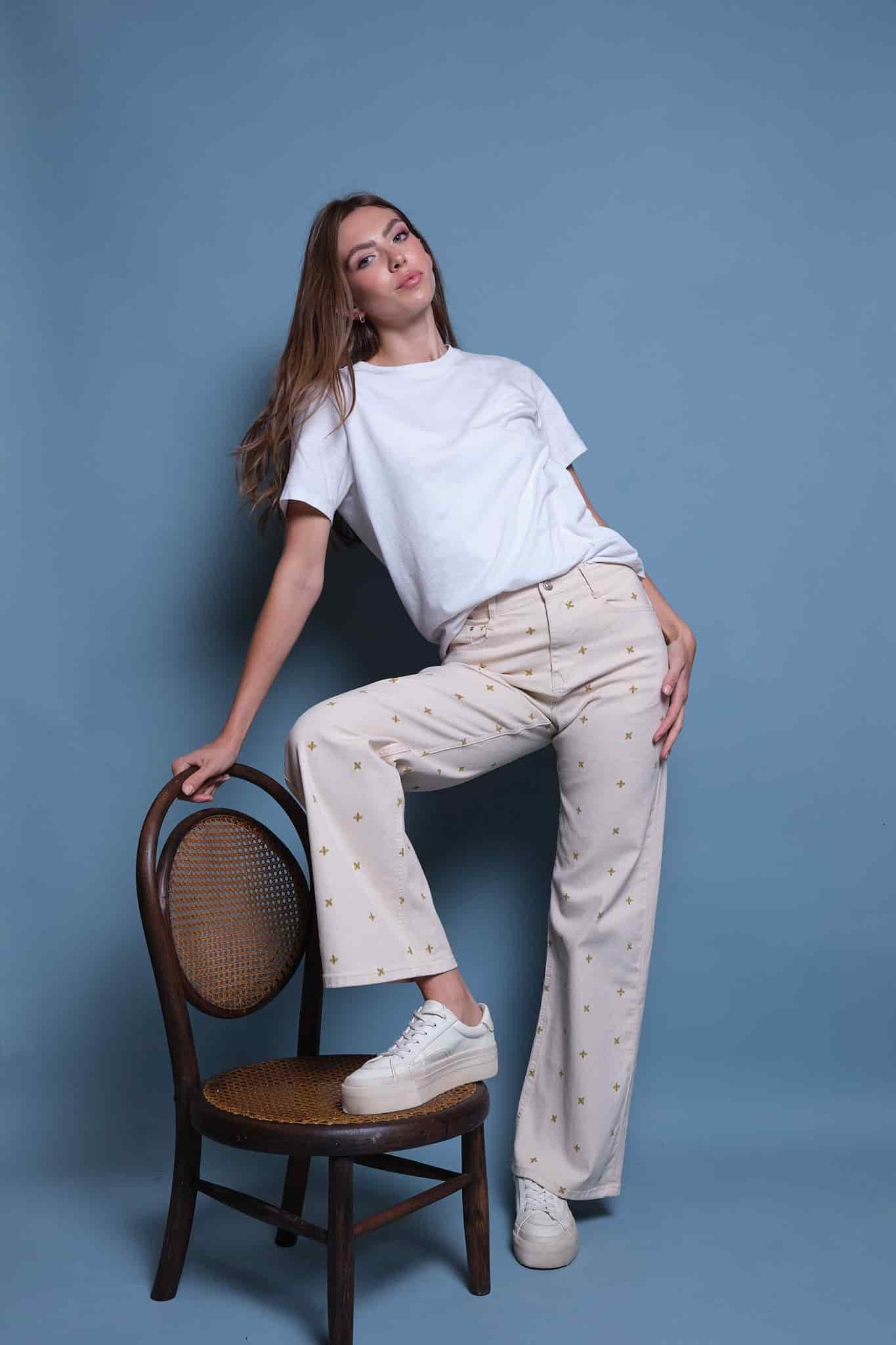 JEANS BEIGE BORDADO ASPA - miniatura 2