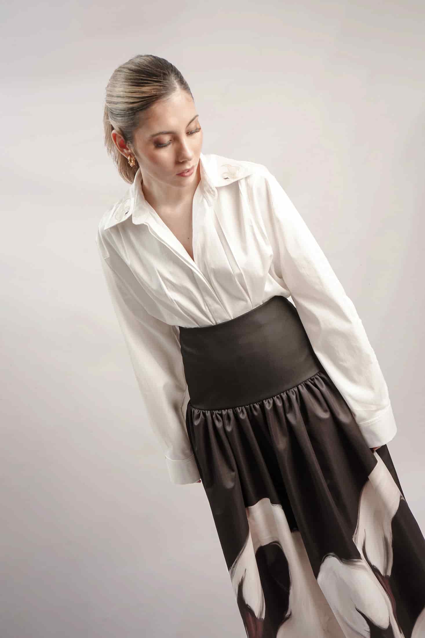 SWAN BLACK BLOUSE - miniatura 2
