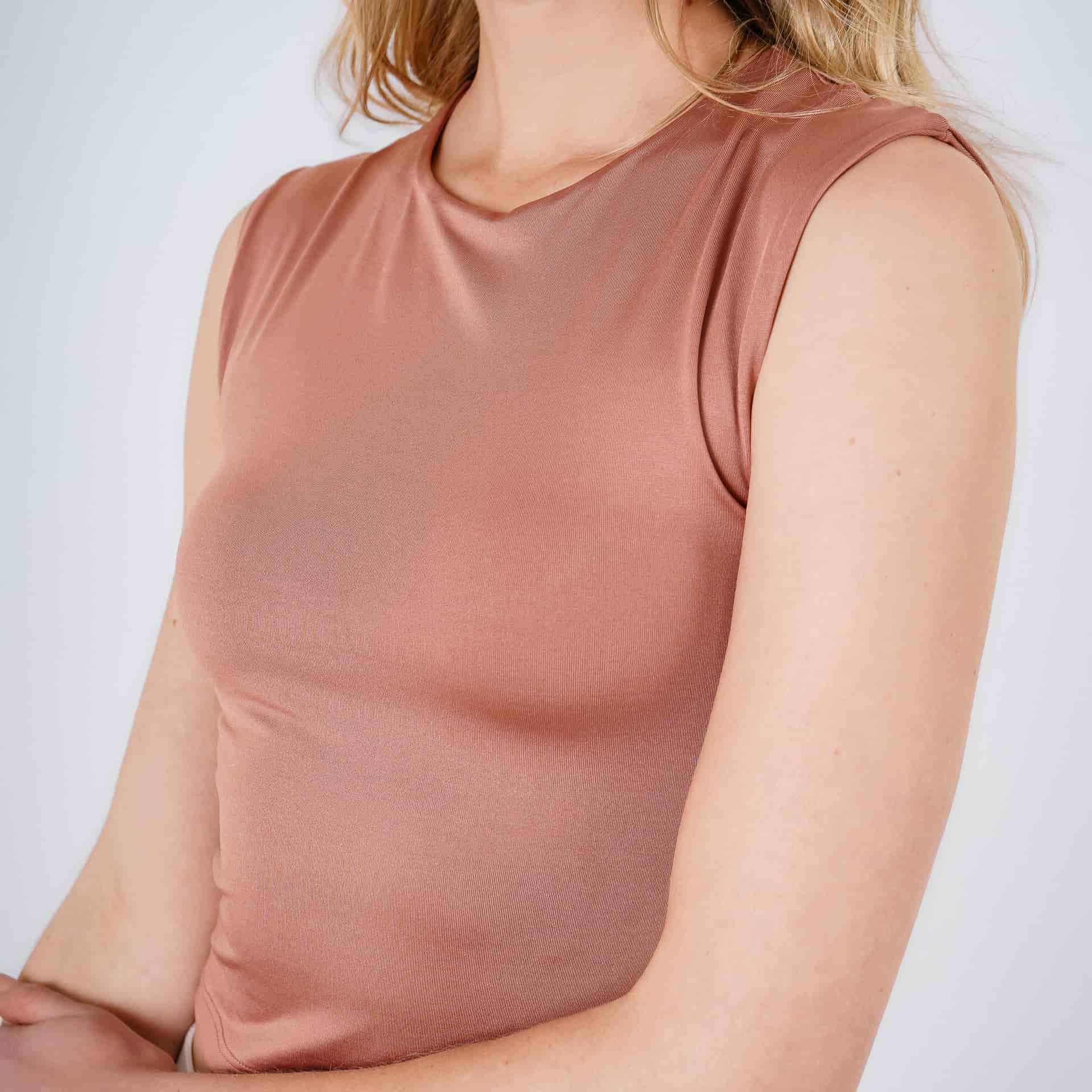 Camiseta crop básica cuello redondo manga sisa - miniatura 10