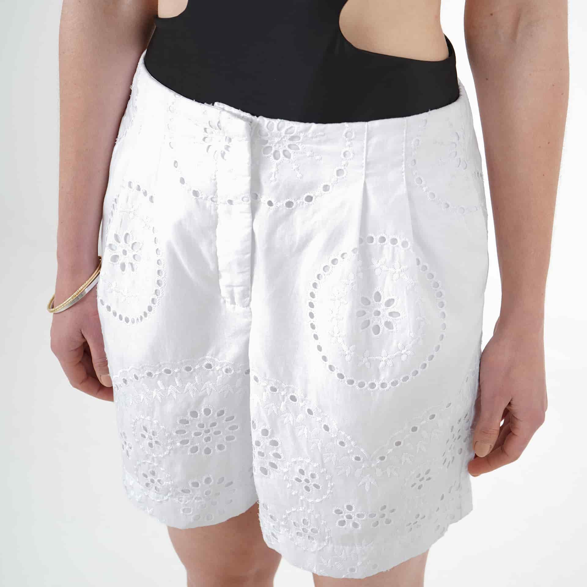 Short ancho en ojalillo con prenses - miniatura 3