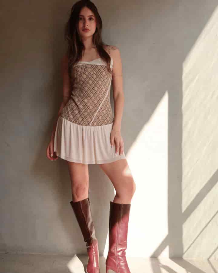 VESTIDO MINIPLAID DE CUADROS CON CORSET CREMA - miniatura 11