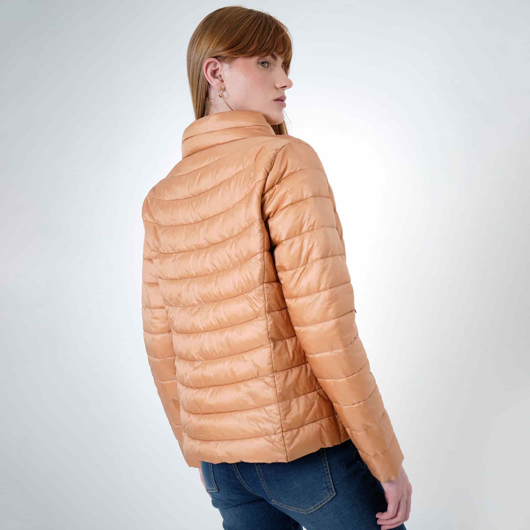 Chaqueta acolchada cuello alto con capucha interna - miniatura 31