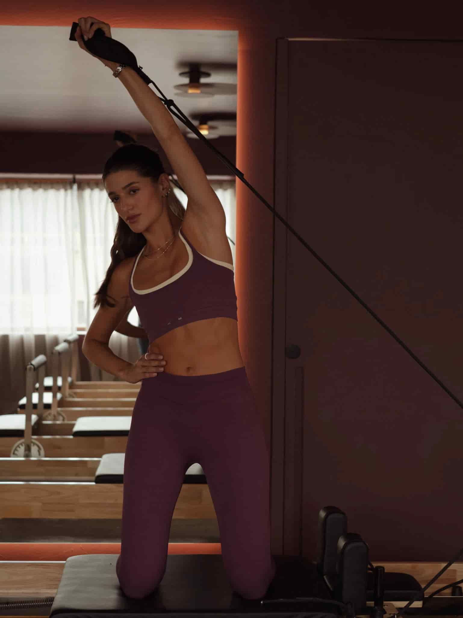 AIRY SEAMLESS CROP TOP - CRANBERRY - miniatura 4