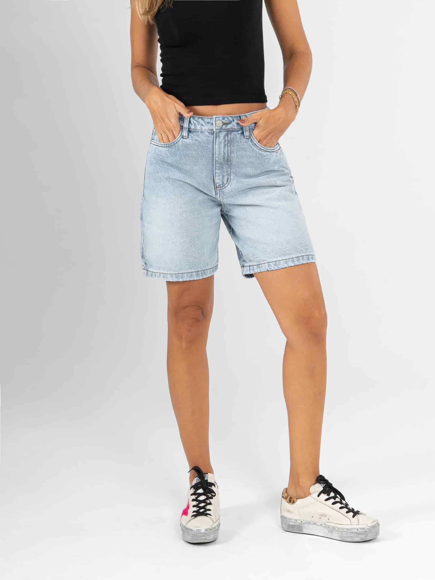 Ref: 066454 Bermuda en denim, rígido, tiro alto, tono azul claro. - miniatura 1
