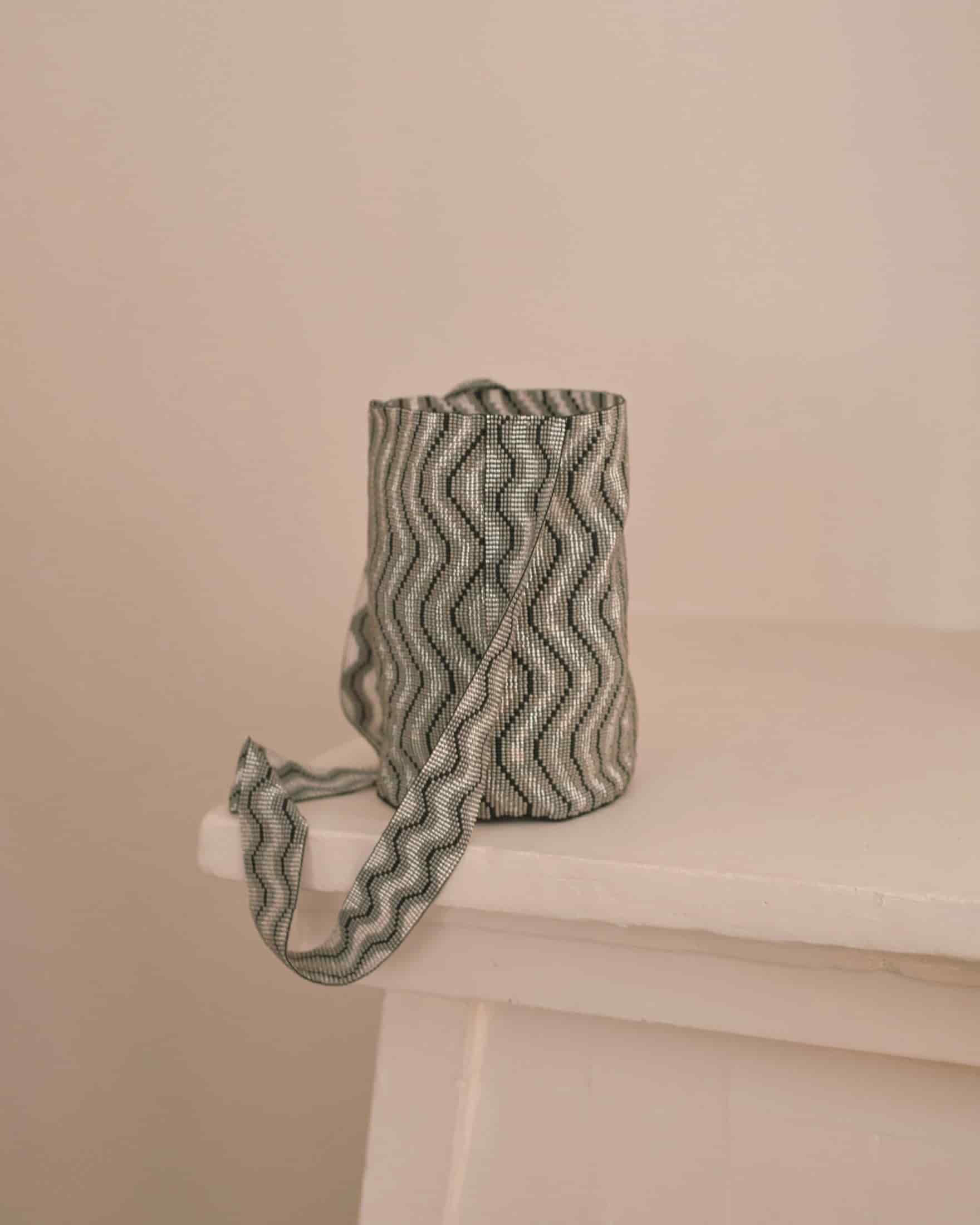Happiness Comes in Waves Bag - Silver/Black - miniatura 3