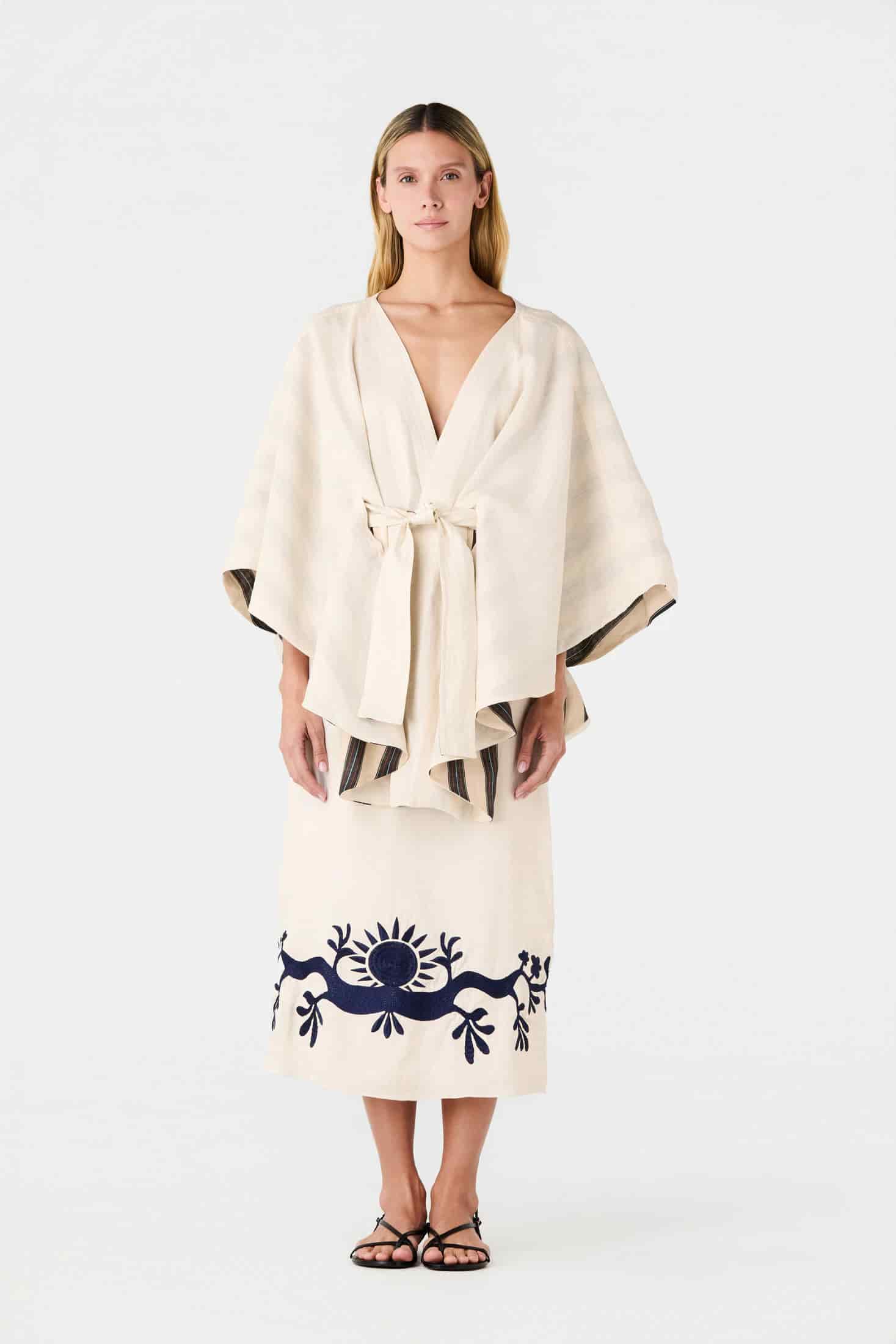 Cavalo Embroidered Linen Poncho / Ivory and Navy - miniatura 6