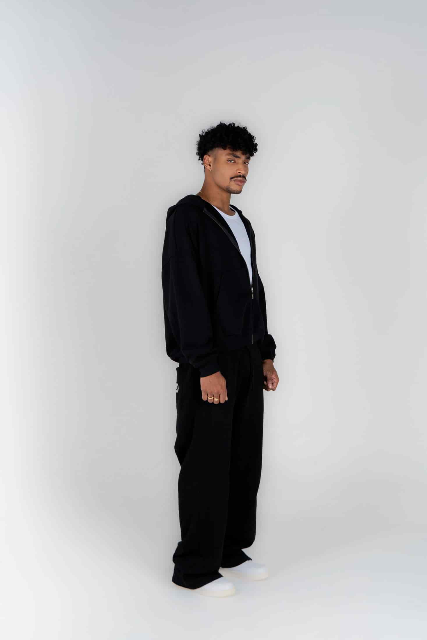 Basic Black Hoodie - miniatura 4