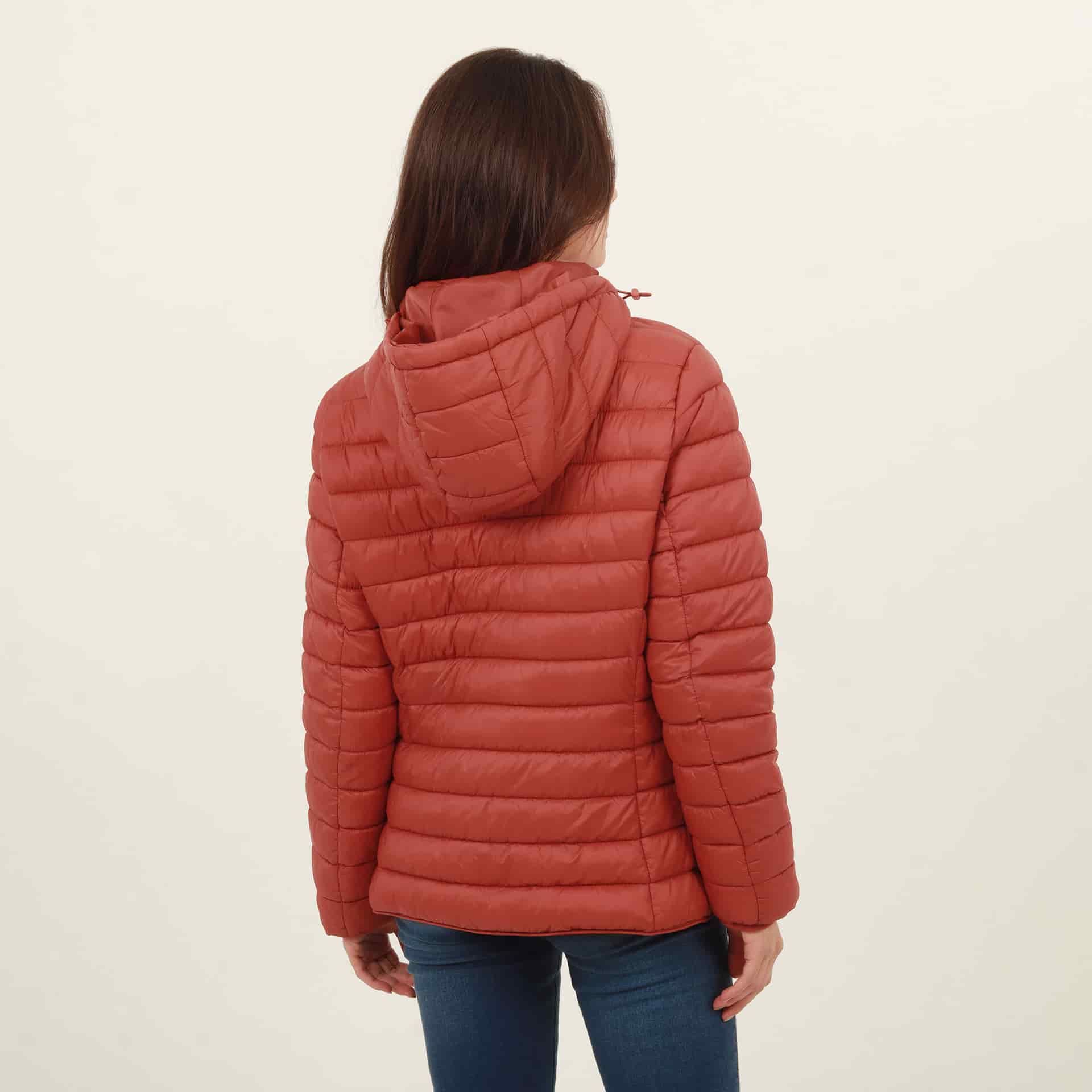Chaqueta acolchada básica cuello alto con capucha - miniatura 53