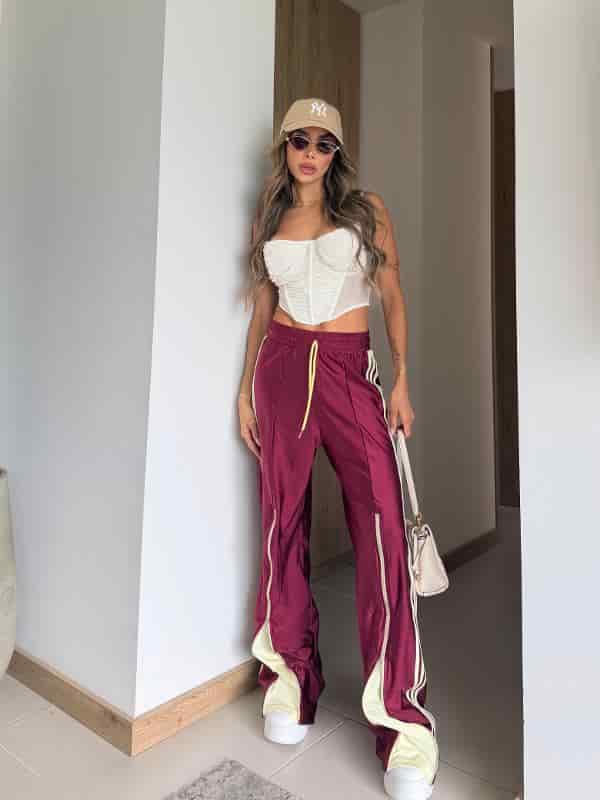 PANTALON VINOTINTO RAYAS CON AMARILLO - miniatura 1