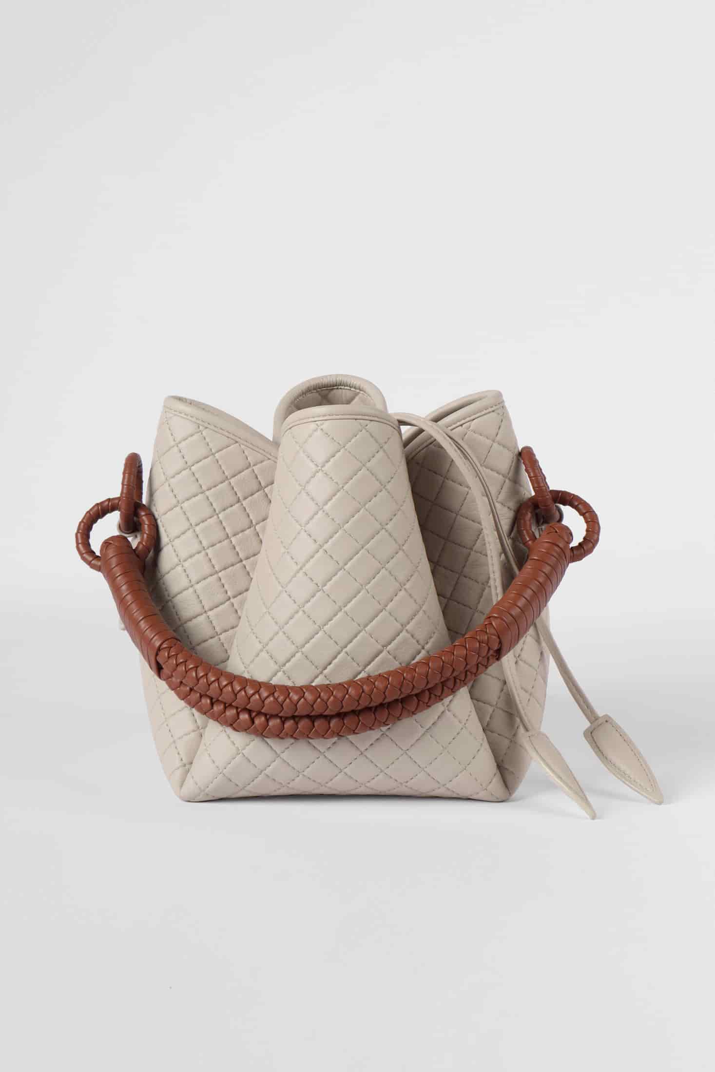 Tulip Bucket Bag, Off-white & Brandy - miniatura 1