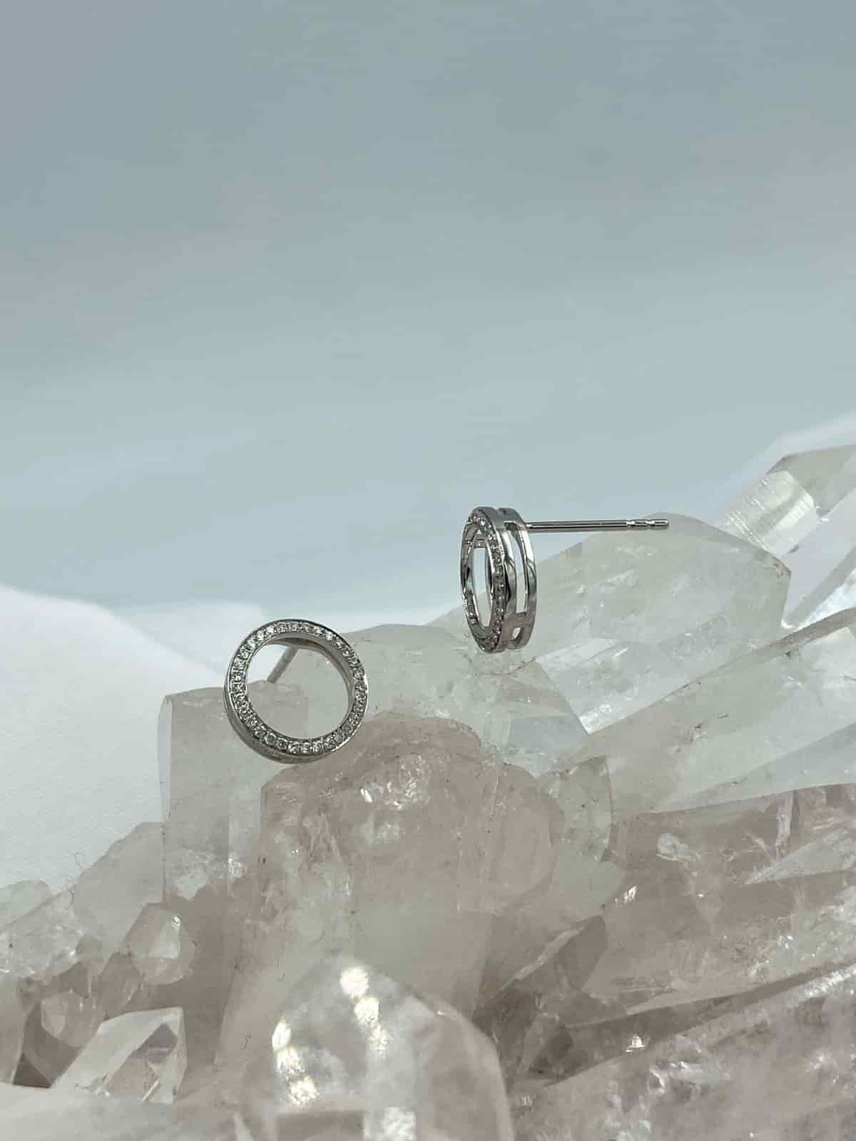 Dije Redondo Diamantes en Oro Blanco 18K - miniatura 2