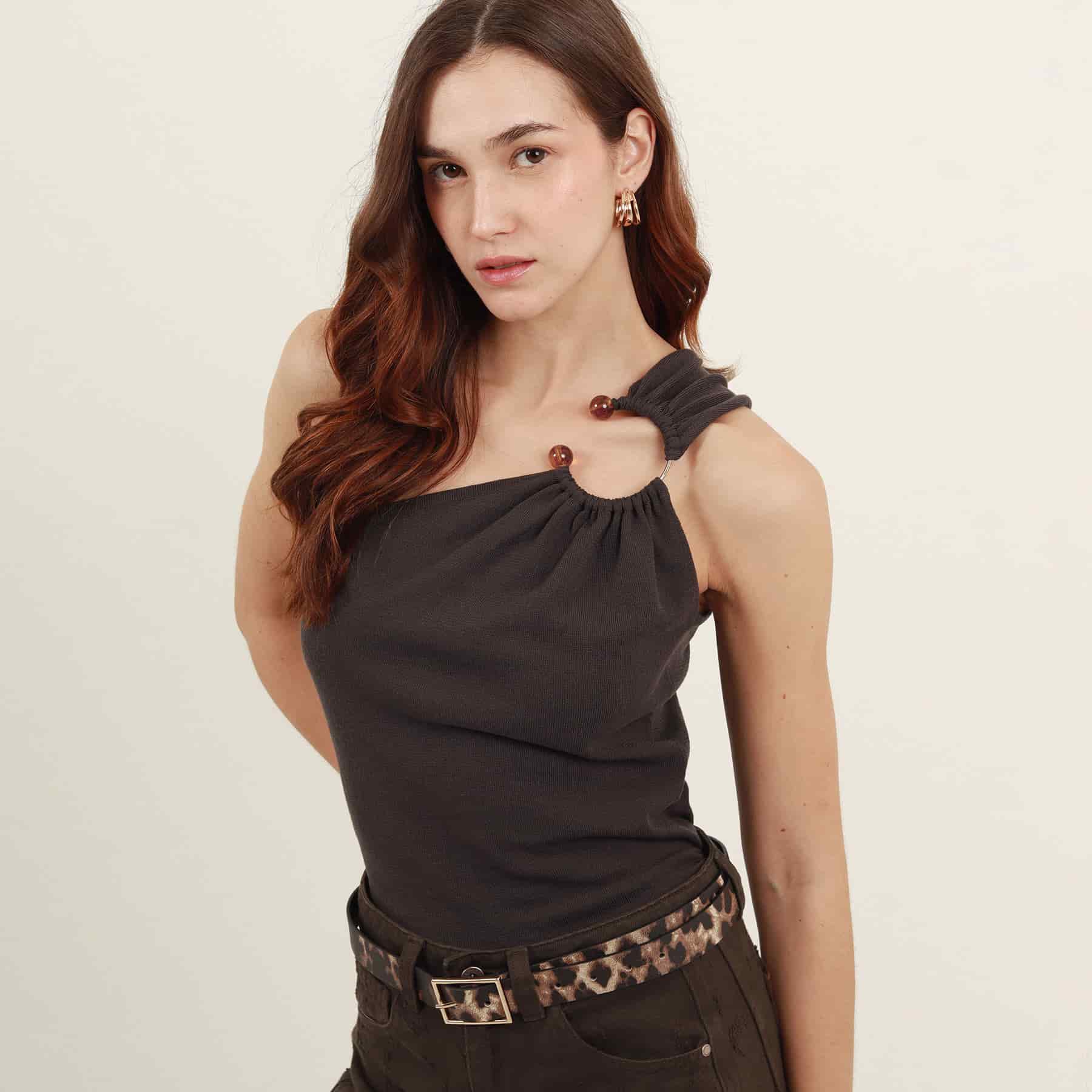 Blusa top tejido cuello asimétrico con hombro descubierto - miniatura 5