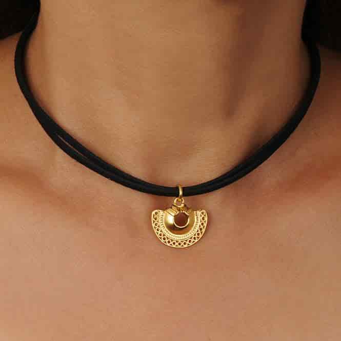 Collar Choker Negro y Dije Pequeño Nariguera Semilunar Tairona - miniatura 2