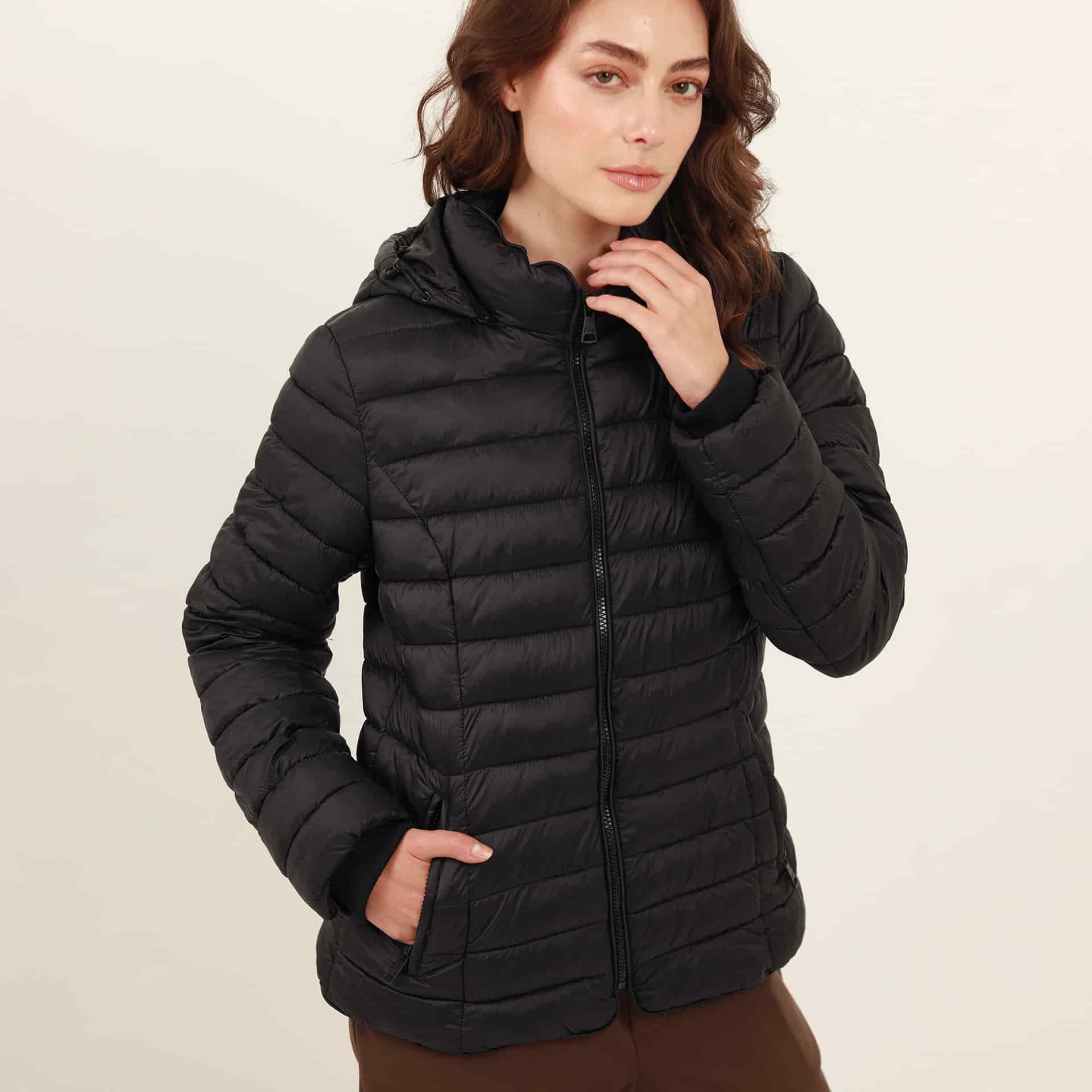 Chaqueta acolchada básica cuello alto con capucha - miniatura 38