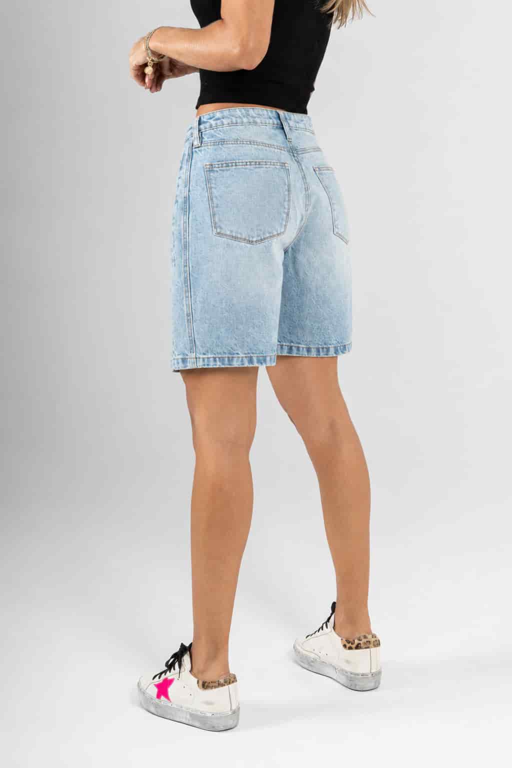 Ref: 066593  Bermuda en denim, rígido, tiro alto, tono azul medio, con corte - miniatura 2