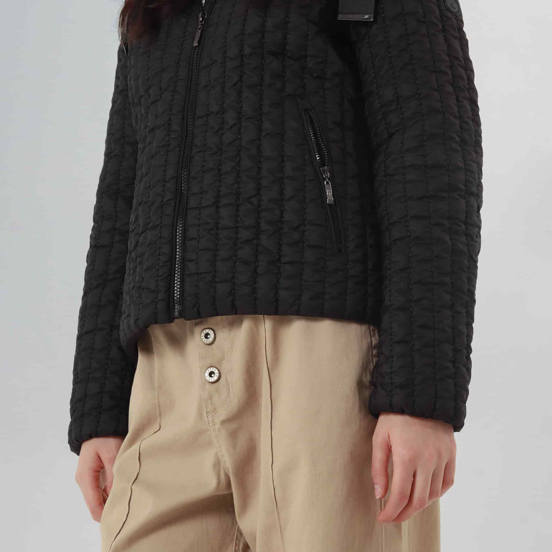 Chaqueta acolchada cuello alto capucha con lazo - miniatura 5