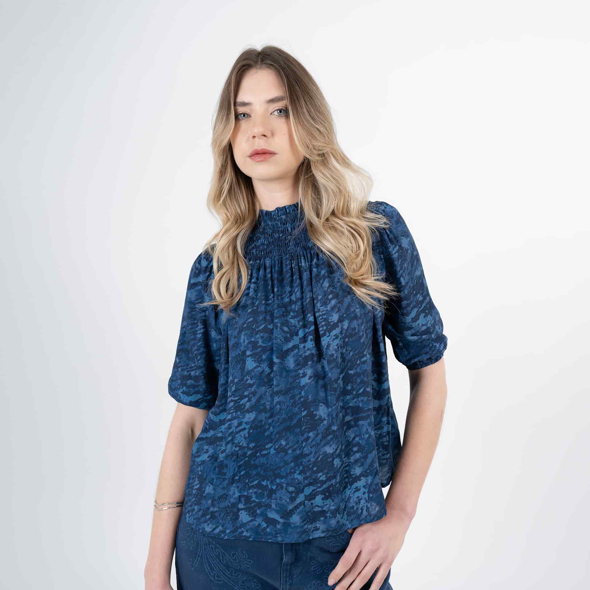 Blusa Cuello Alto Manga Corta - miniatura 3