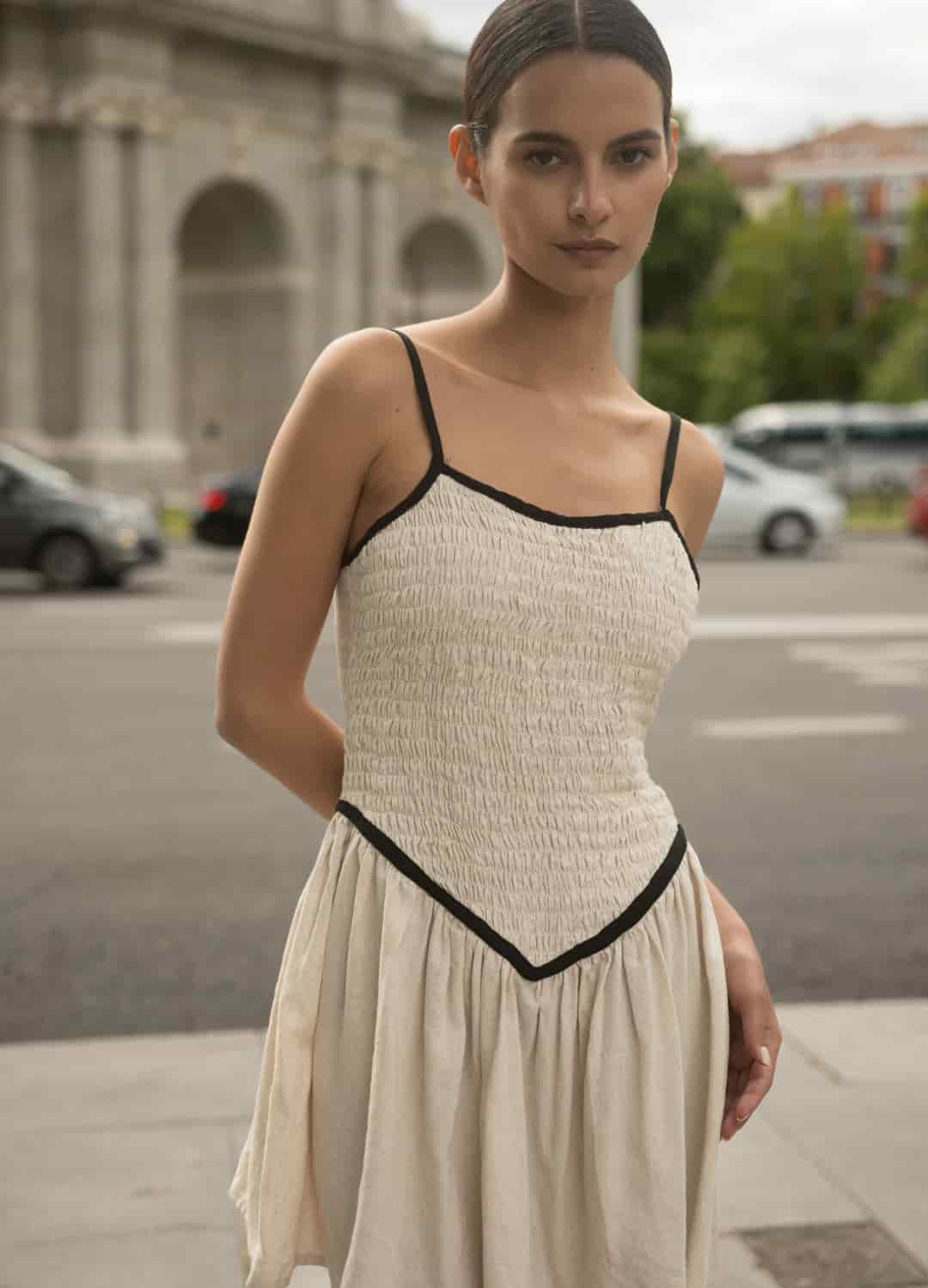 Vestido Cafetal Arena/Negro - miniatura 3