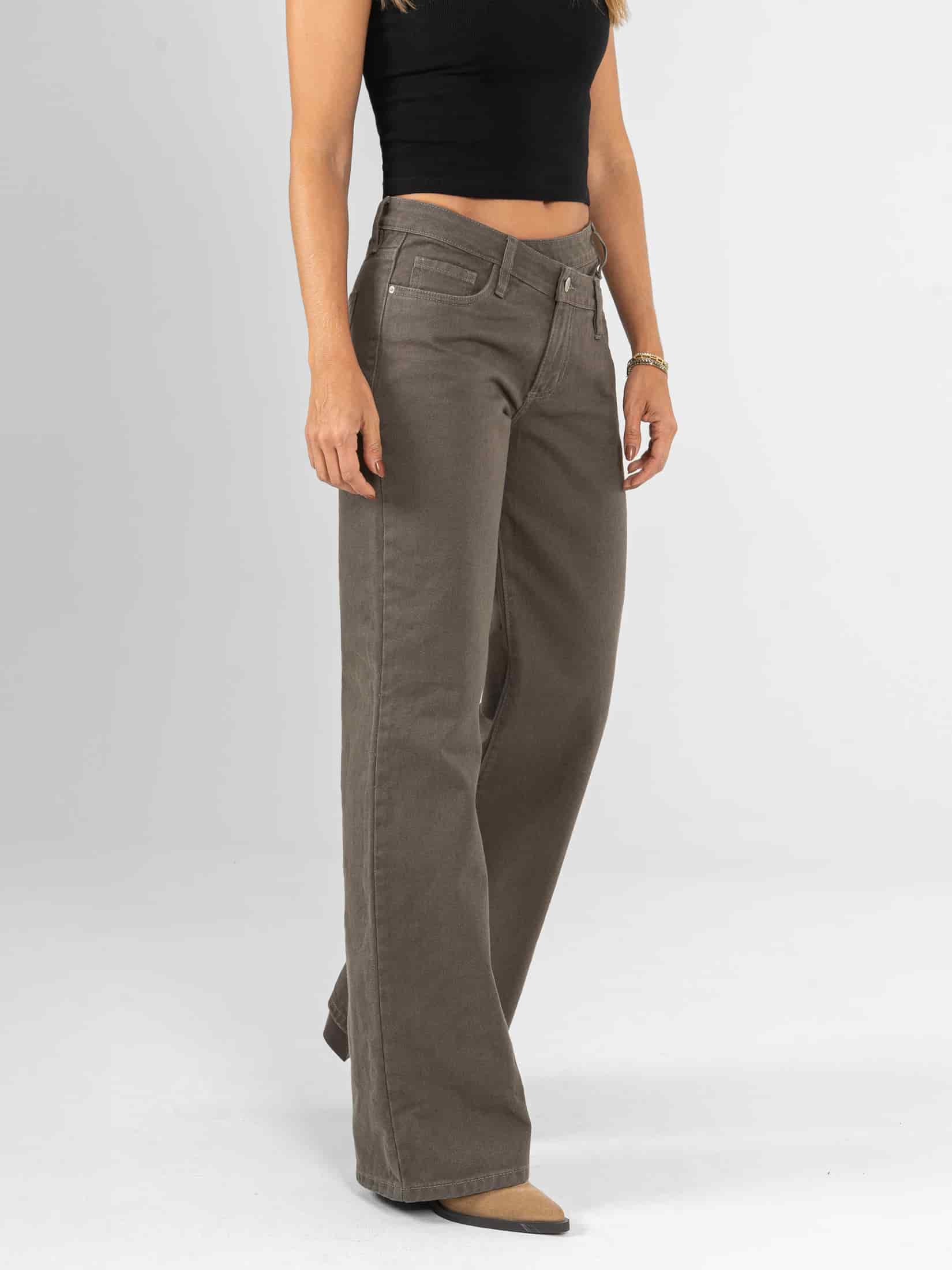 Ref: 0620261 Pantalón mom flare, rígido, detalle en pretina, tiro alto, tono verde - miniatura 3