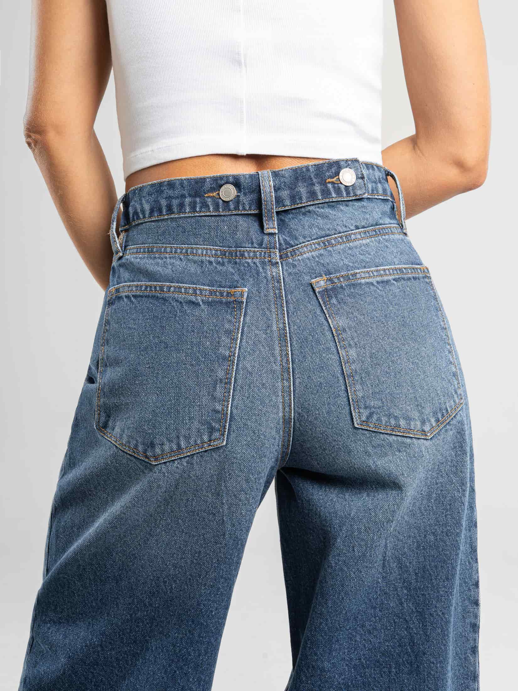 Ref: 066382 Jean baggy cropped, detalle en bota, rígido, tiro alto, tono azul oscuro. - miniatura 2