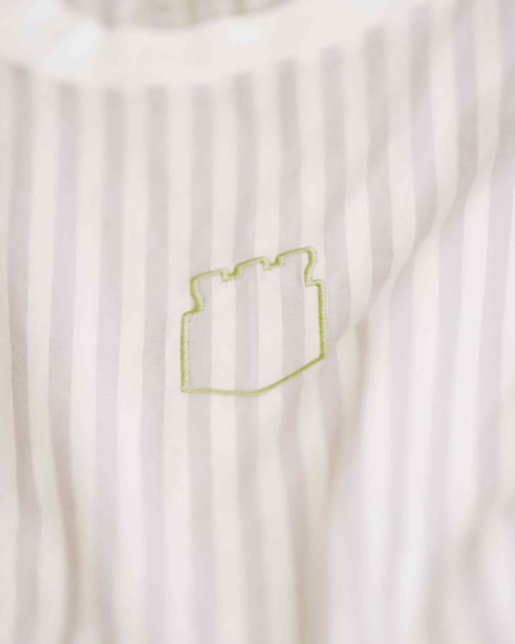 CAMISA BLANCA  RAYAS MUJER  NIKE - miniatura 5