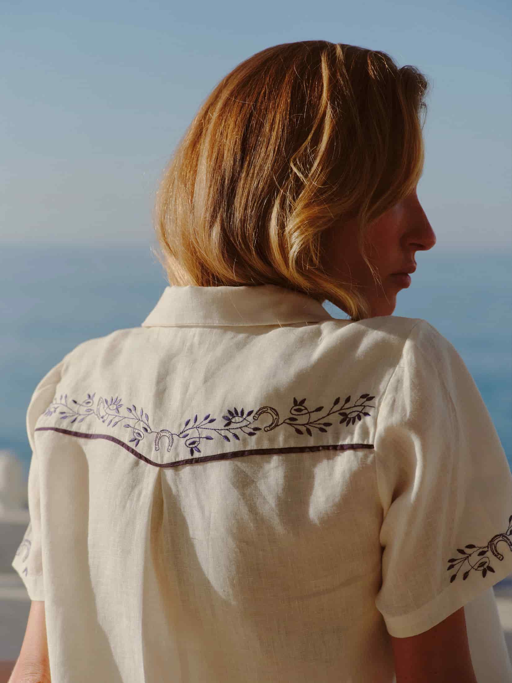 El Jared Linen Embroidered Shirt / Ivory Blue Horseshoes - miniatura 5