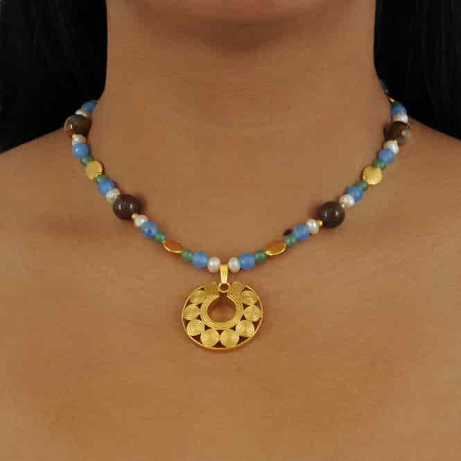 Collar semipreciosa ágata azul y Dije mediano nariguera de círculos Quimbaya - miniatura 2