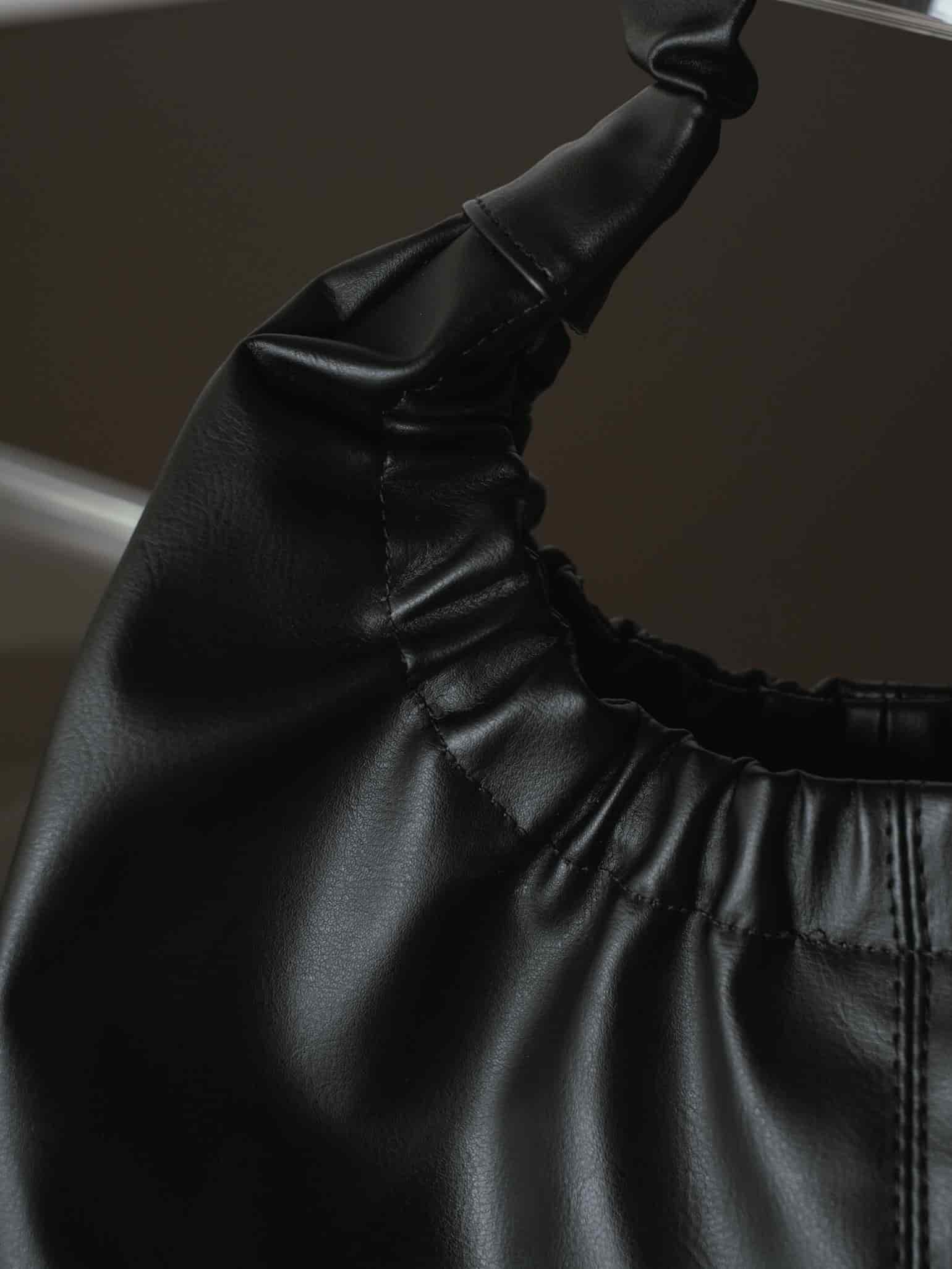 THE DAILY POUCH BAG  - BLACK - miniatura 8