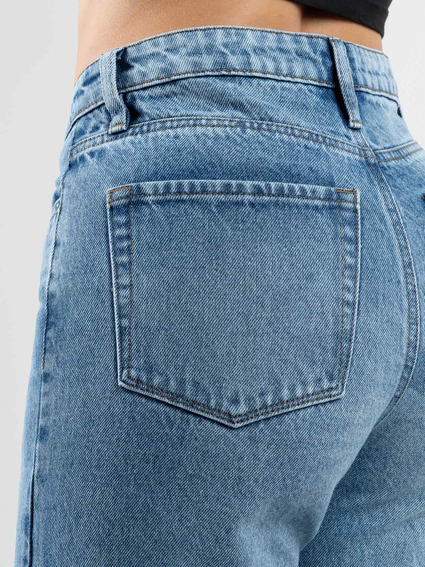 Ref: 064237 Jean Mom Flare, rígido, tiro alto, tono azul medio claro, diseño cinco bolsillos. - miniatura 3