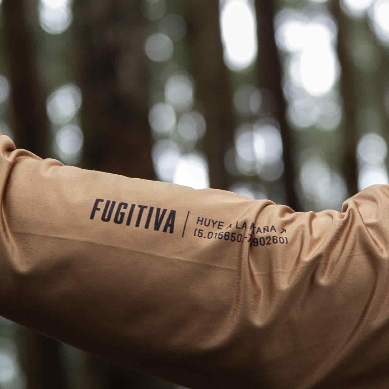 JERSEY LA DENSA X FUGITIVA MANGA LARGA CAMEL - miniatura 9