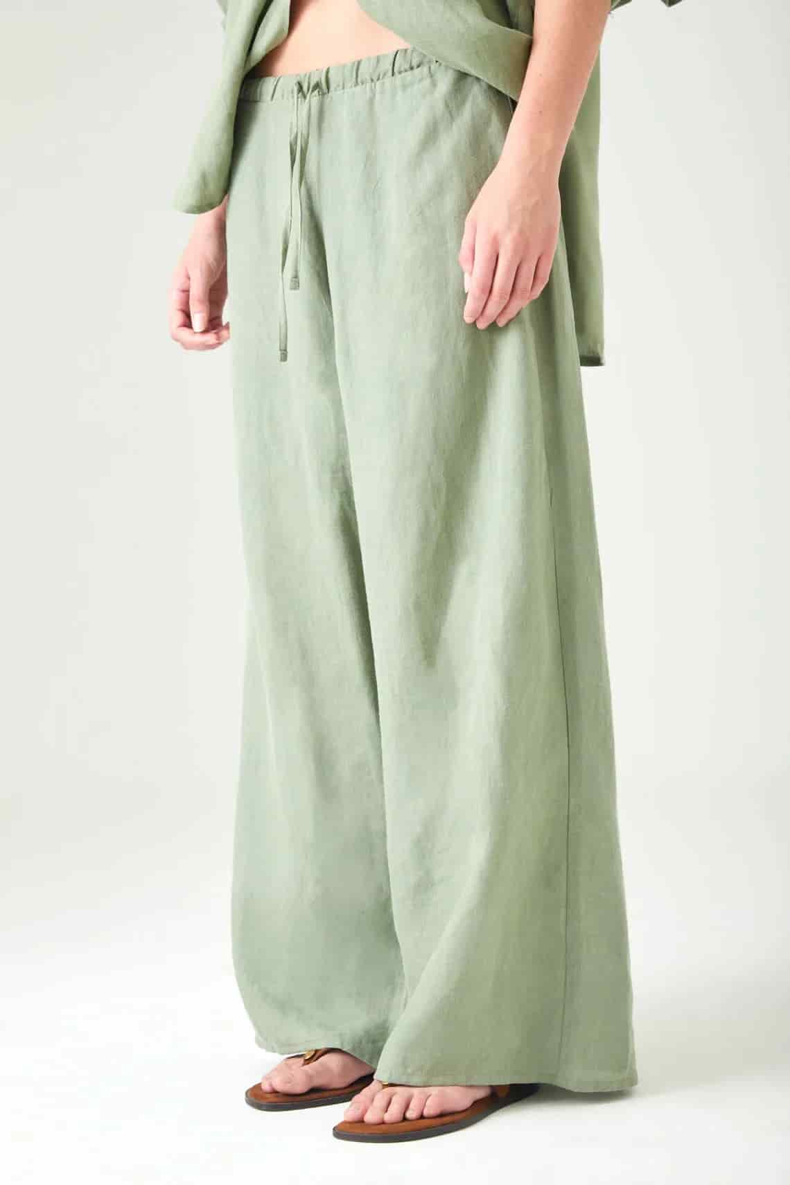 Pantalón pierna ancha con pretina elástica en lino verde salvia para mujer - miniatura 3