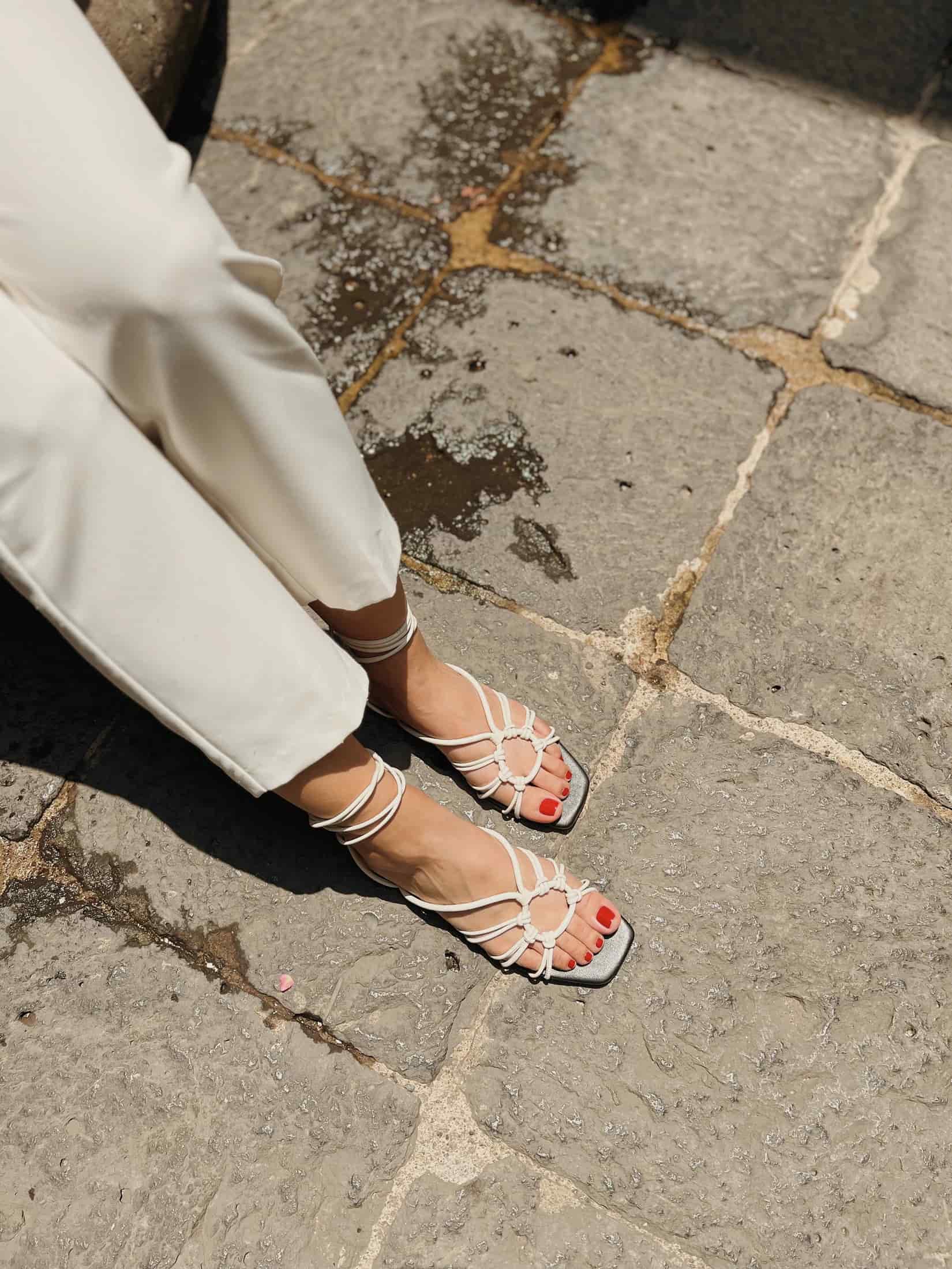 Sandalias Blanco y Negro Coco - miniatura 1
