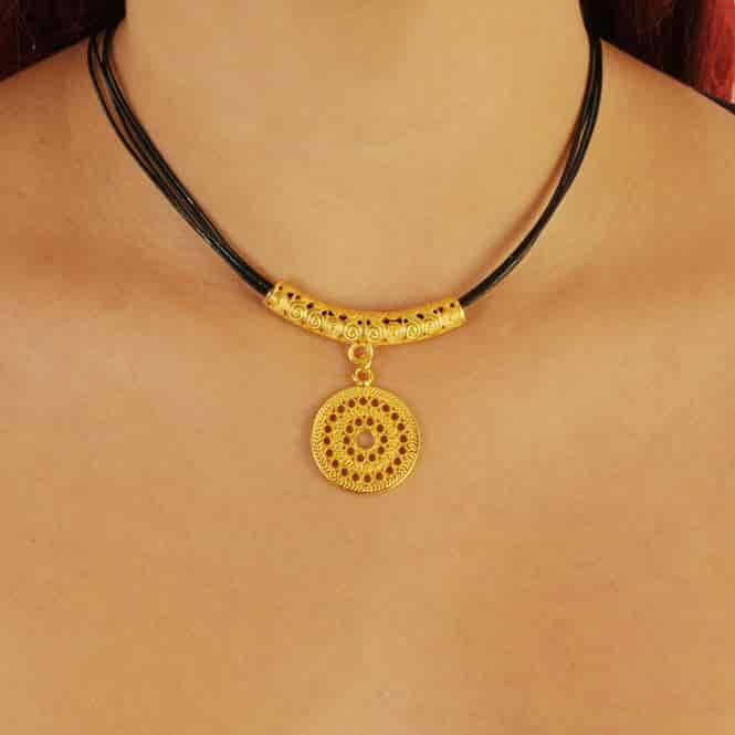 Collar Cuero 4 Vueltas y Dije Pequeño Pectoral Solar Muisca - miniatura 2