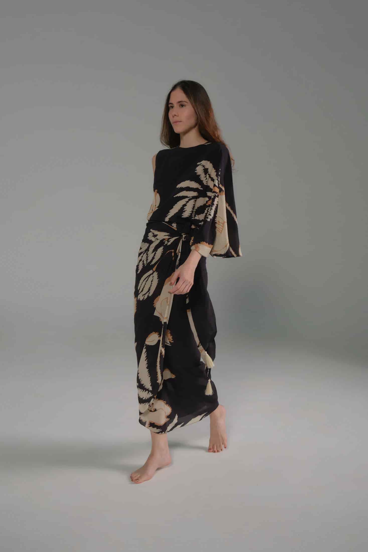 Gonzalez Crepe Chine Blouse / Black - Beige Gladiolos - miniatura 2