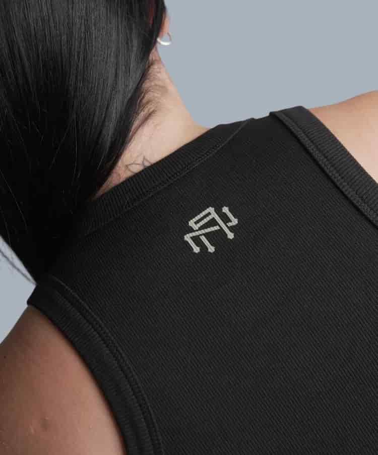 TANK TOP NEGRO ESCUDO AN MUJER - miniatura 3