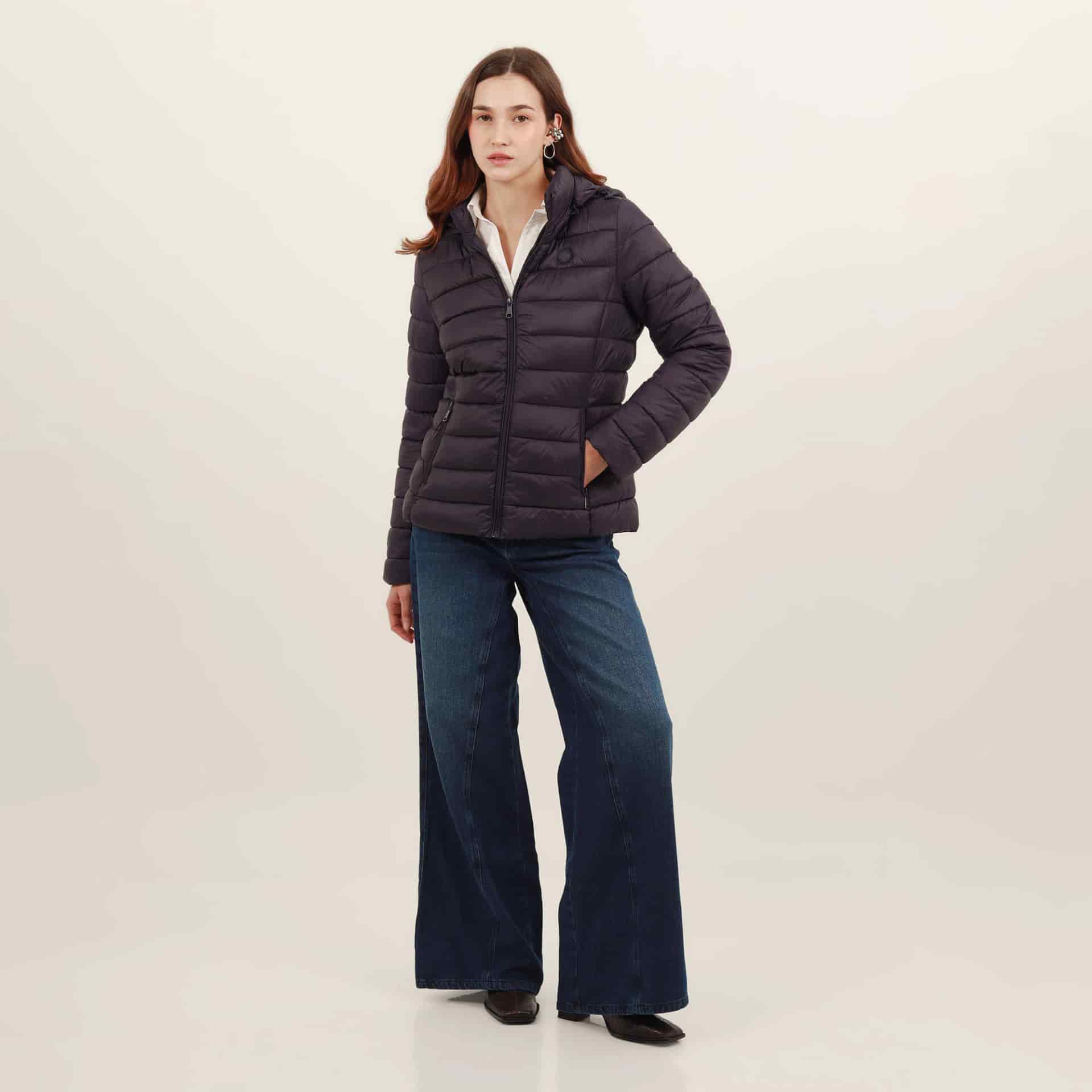 Chaqueta acolchada básica con capucha - miniatura 3