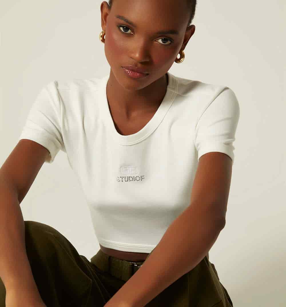 Blusa manga corta  con bordado - miniatura 1