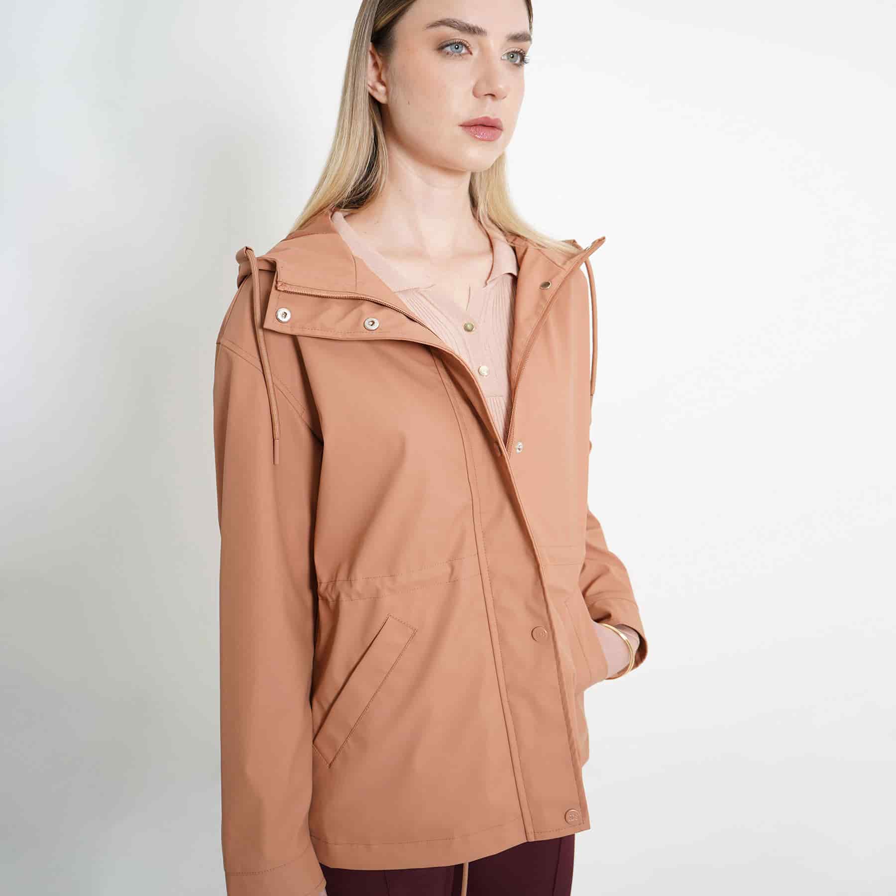 Chaqueta raincoat impermeable con capucha y ajuste en cintura - miniatura 8