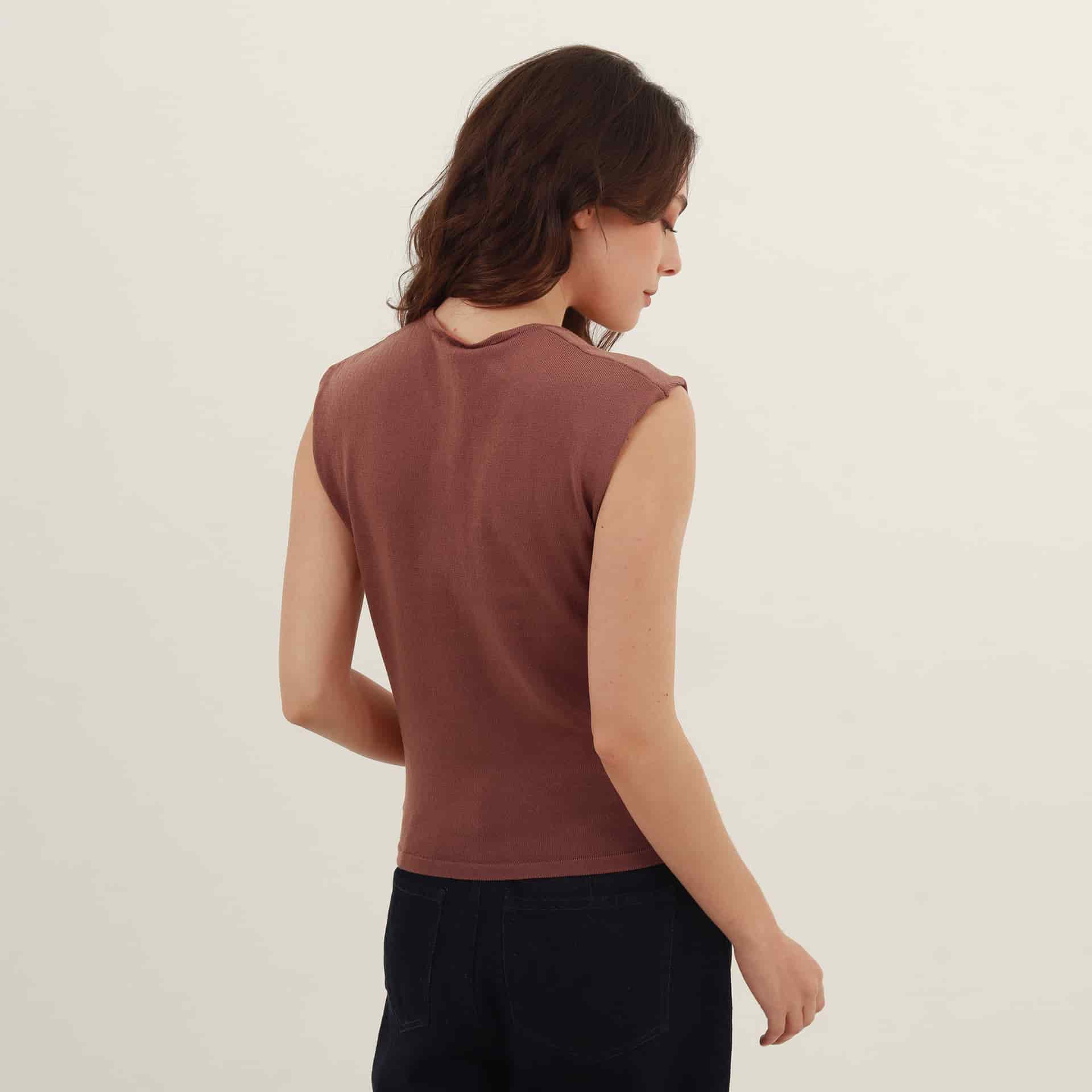 Blusa tejida cuello asimétrico manga sisa - miniatura 11